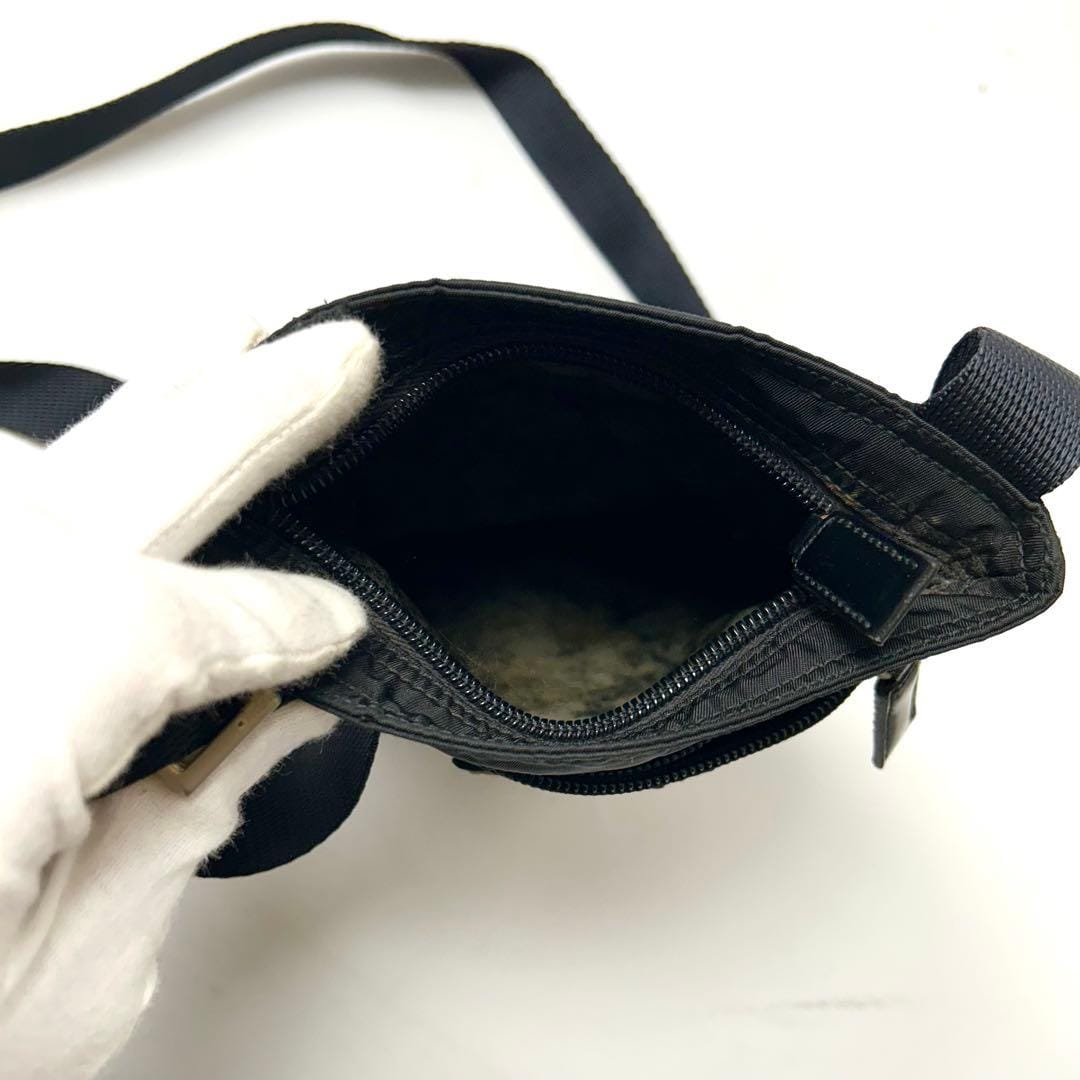 Prada Nylon Schultertasche 4