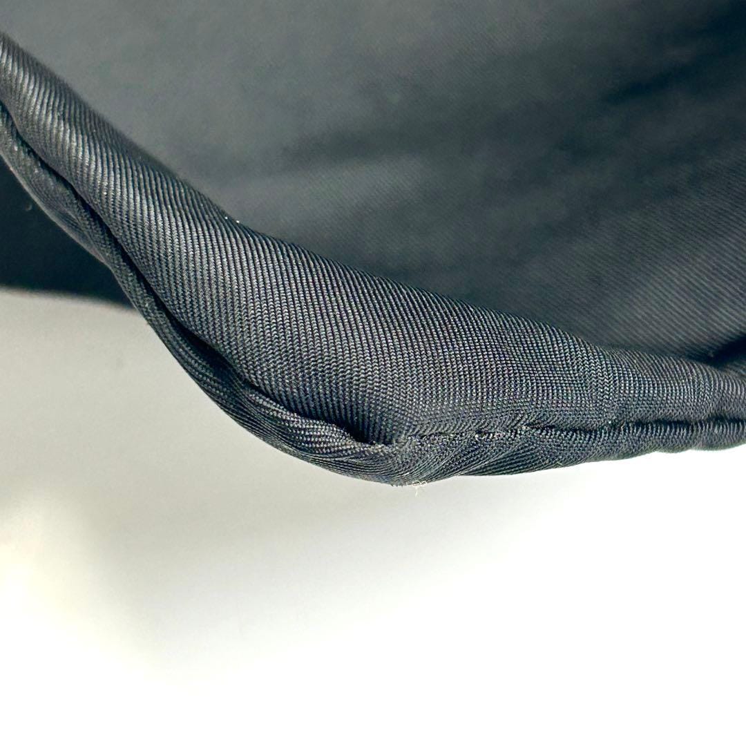 Prada Nylon Schultertasche 8